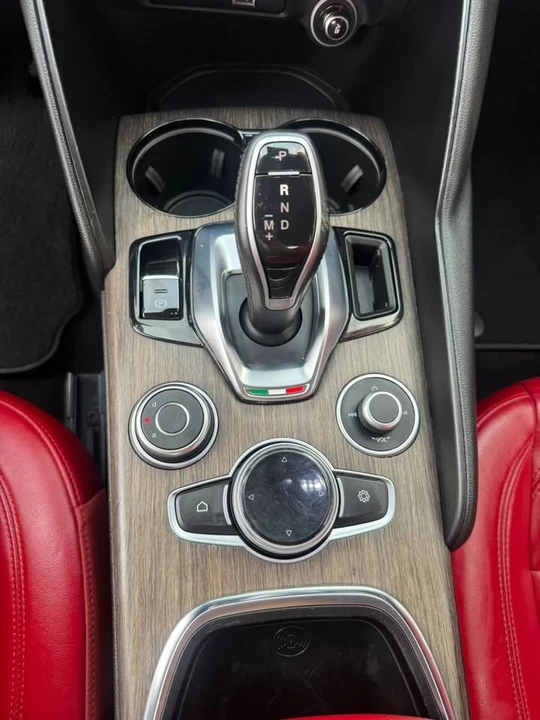 2020 Alfa Romeo Giulia - Image 19 of 20