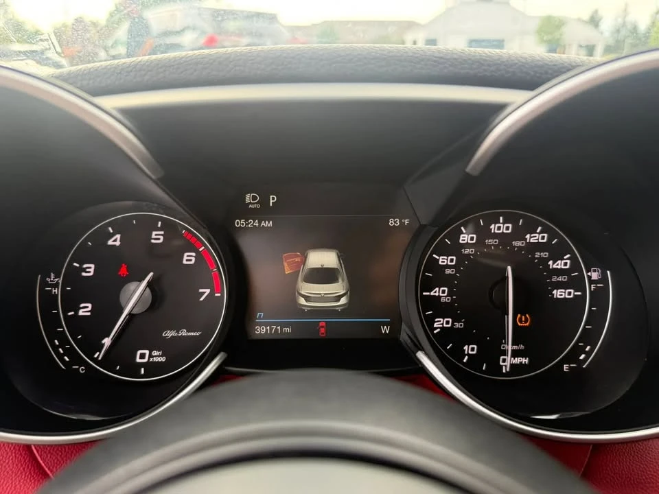 2020 Alfa Romeo Giulia - Image 15 of 20