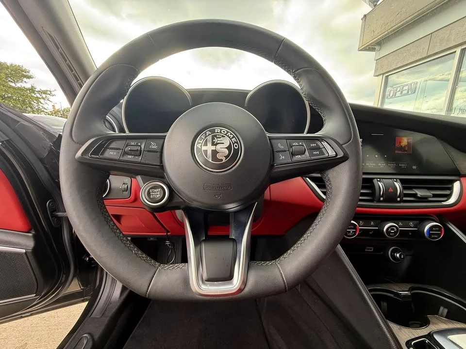 2020 Alfa Romeo Giulia - Image 14 of 20