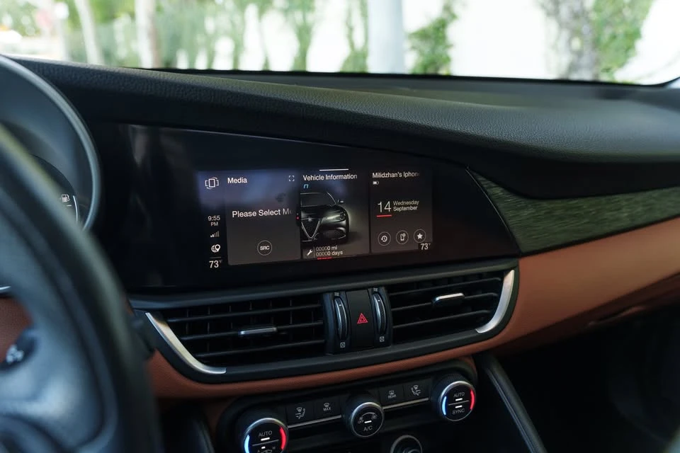 2020 Alfa Romeo Giulia - Image 12 of 19