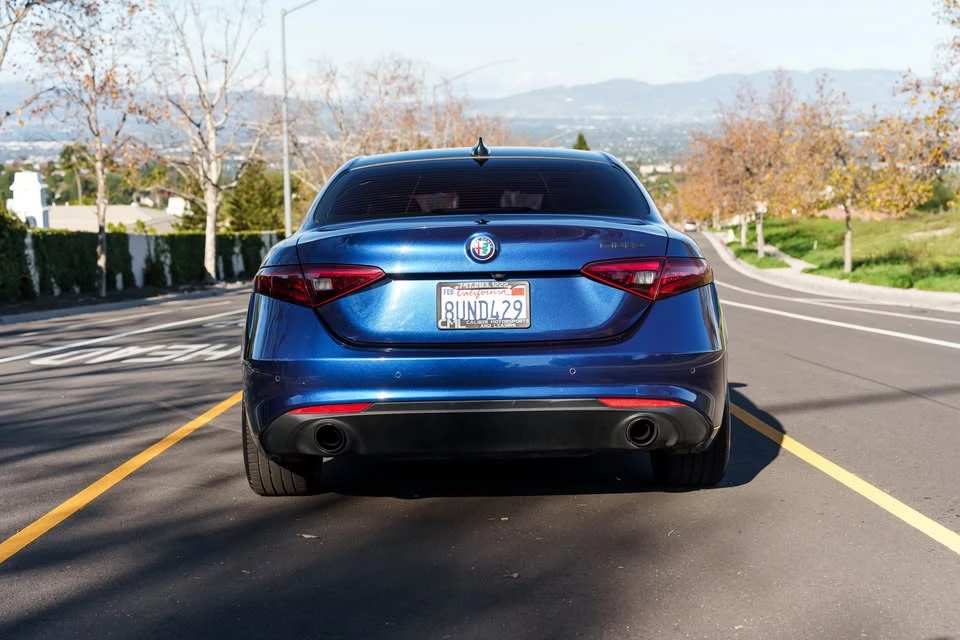2020 Alfa Romeo Giulia - Image 9 of 19
