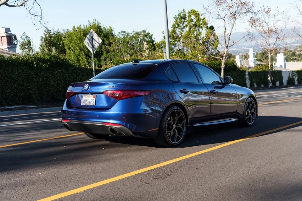 2020 Alfa Romeo Giulia - Image 10 of 19