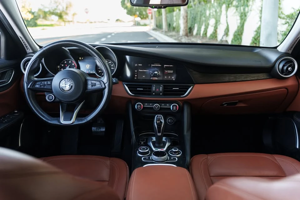 2020 Alfa Romeo Giulia - Image 17 of 19