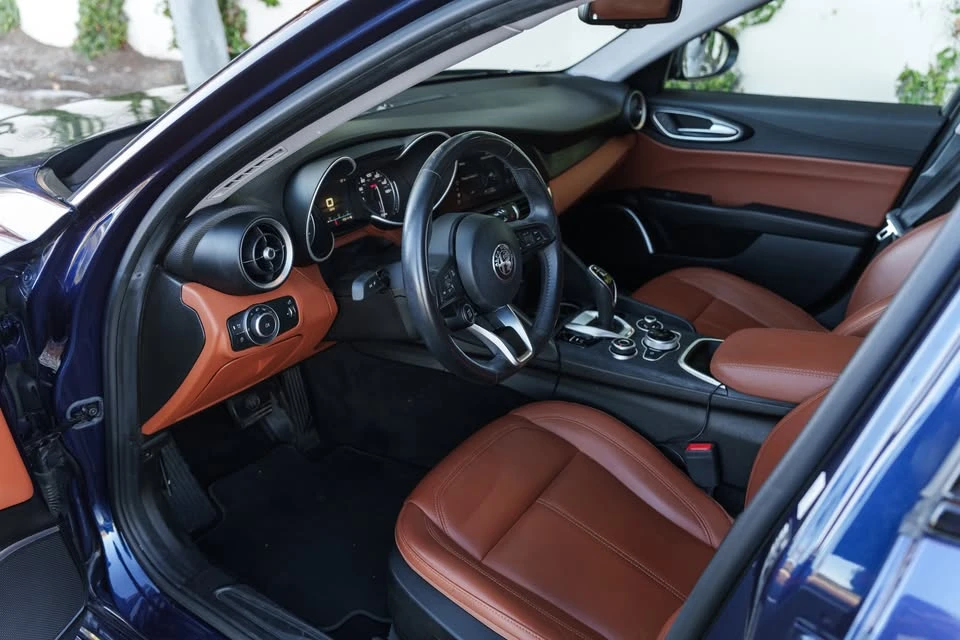2020 Alfa Romeo Giulia - Image 13 of 19