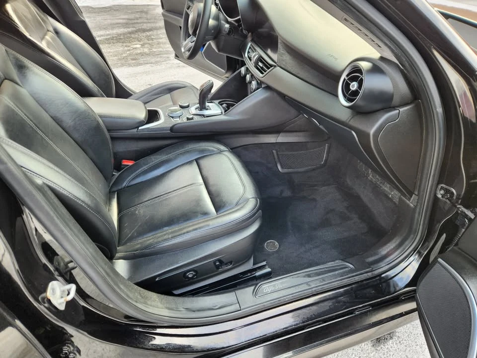 2020 Alfa Romeo Giulia - Image 12 of 16