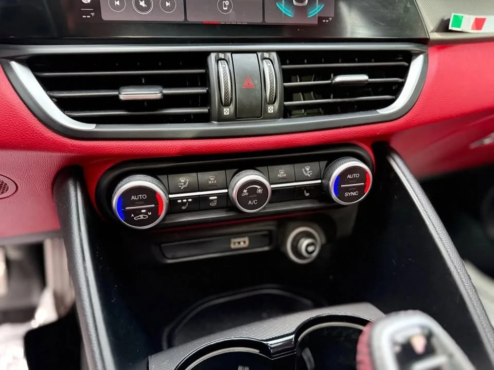 2020 Alfa Romeo Giulia - Image 18 of 19