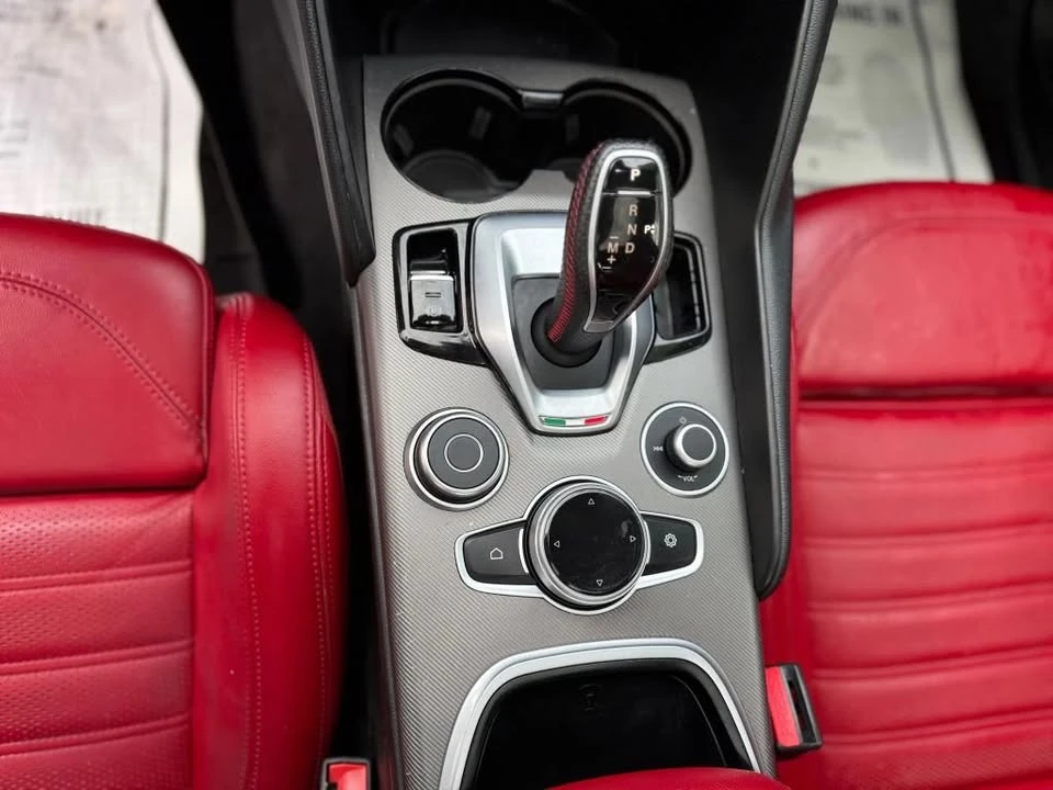 2020 Alfa Romeo Giulia - Image 17 of 19