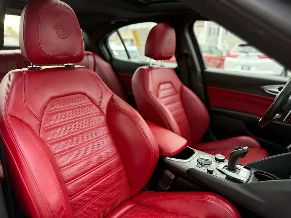 2020 Alfa Romeo Giulia - Image 14 of 19
