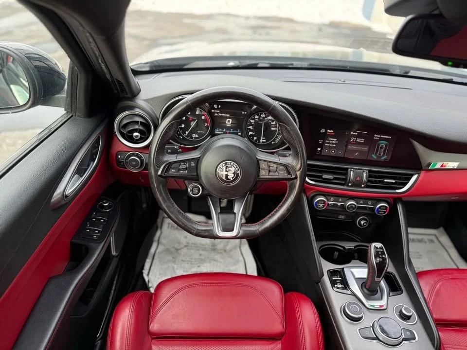 2020 Alfa Romeo Giulia - Image 13 of 19