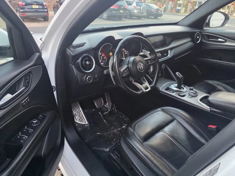 2020 Alfa Romeo Stelvio - Image 16 of 17