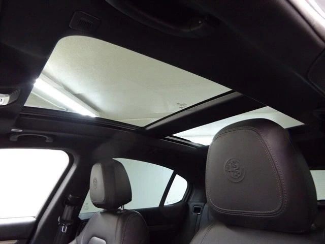 2020 Alfa Romeo Stelvio - Image 16 of 20
