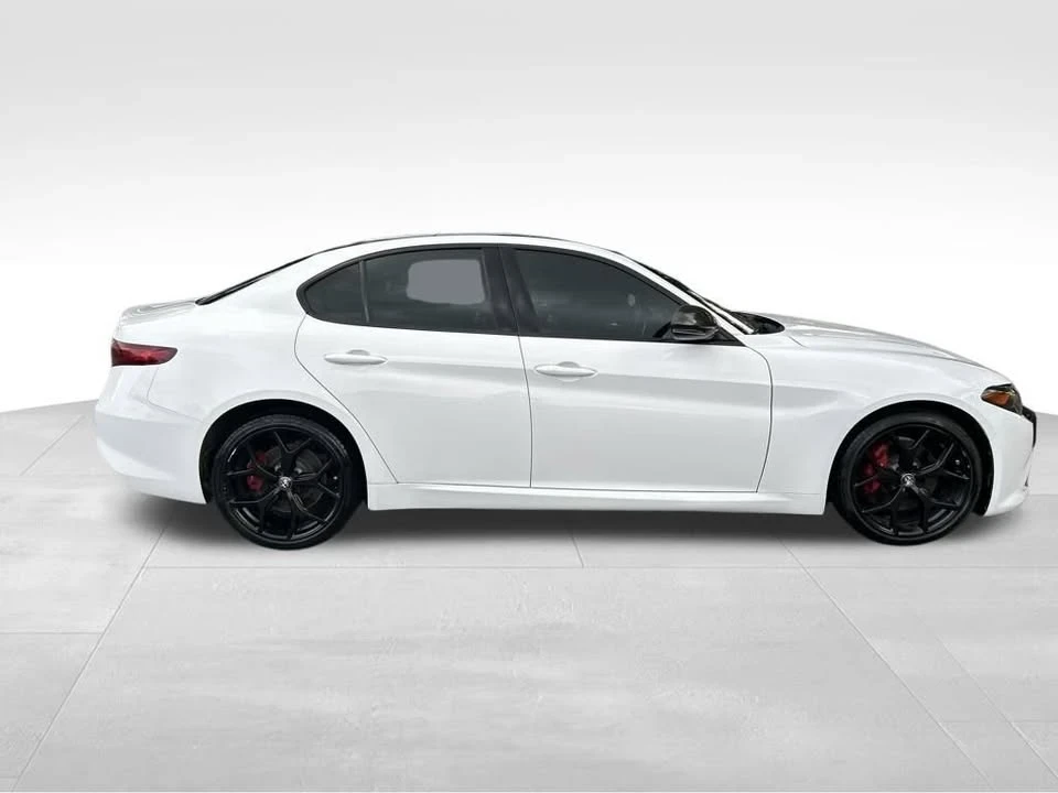 2020 Alfa Romeo Giulia - Image 7 of 17