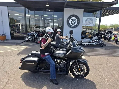 2020 Indian Motorcycle Challenger Dark Horse Thunder Black Smoke