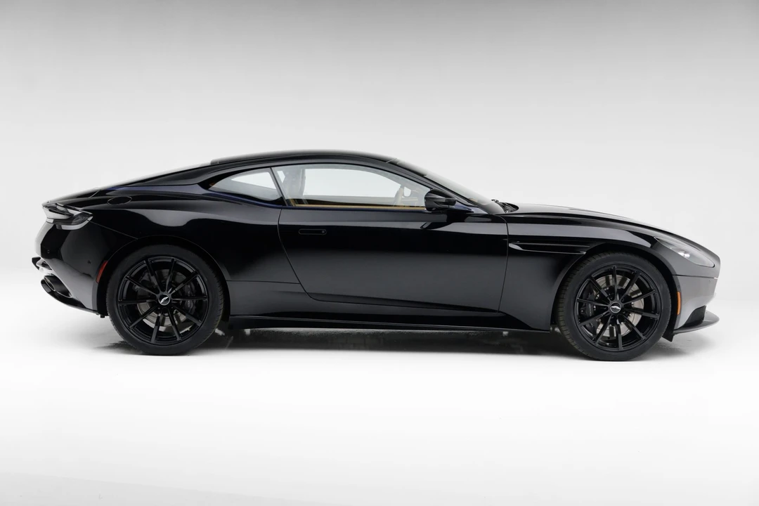 2020 Aston Martin DB11 AMR - Image 9 of 31