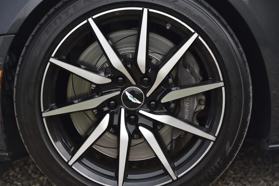 2020 Aston Martin DB11 - Image 17 of 31