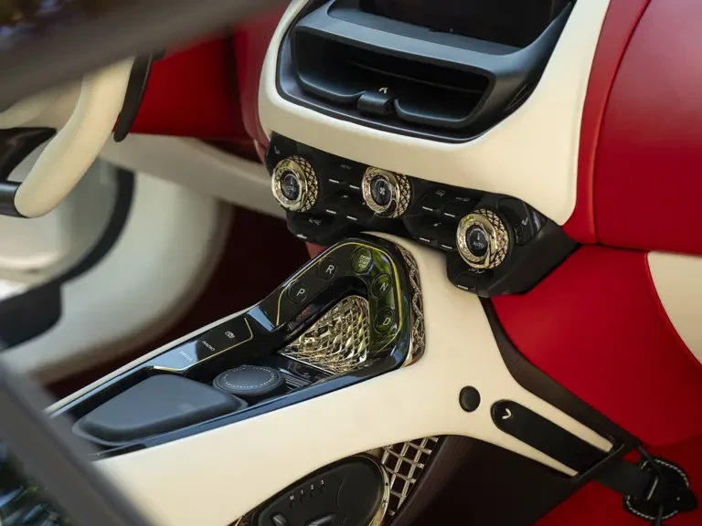 2020 Aston Martin DBS Superleggera - Image 17 of 31