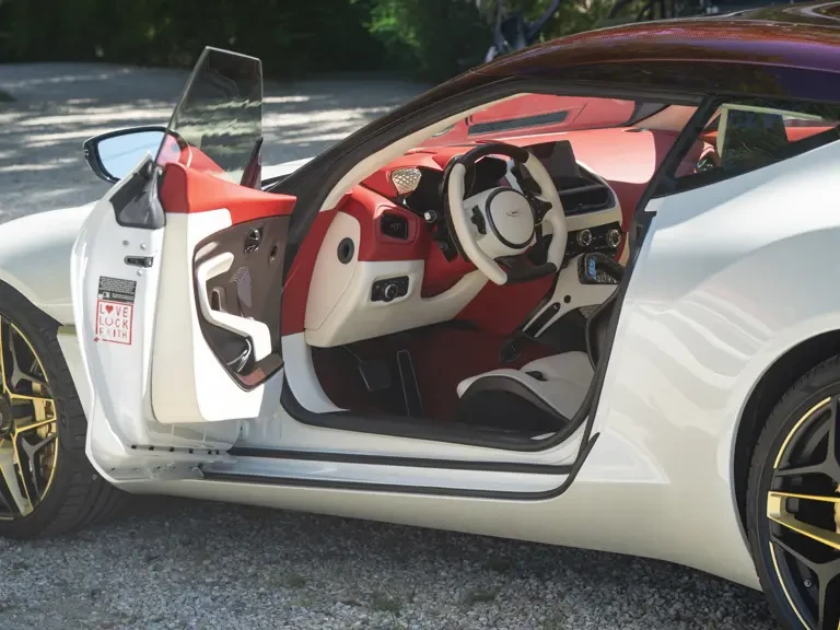 2020 Aston Martin DBS Superleggera - Image 19 of 31
