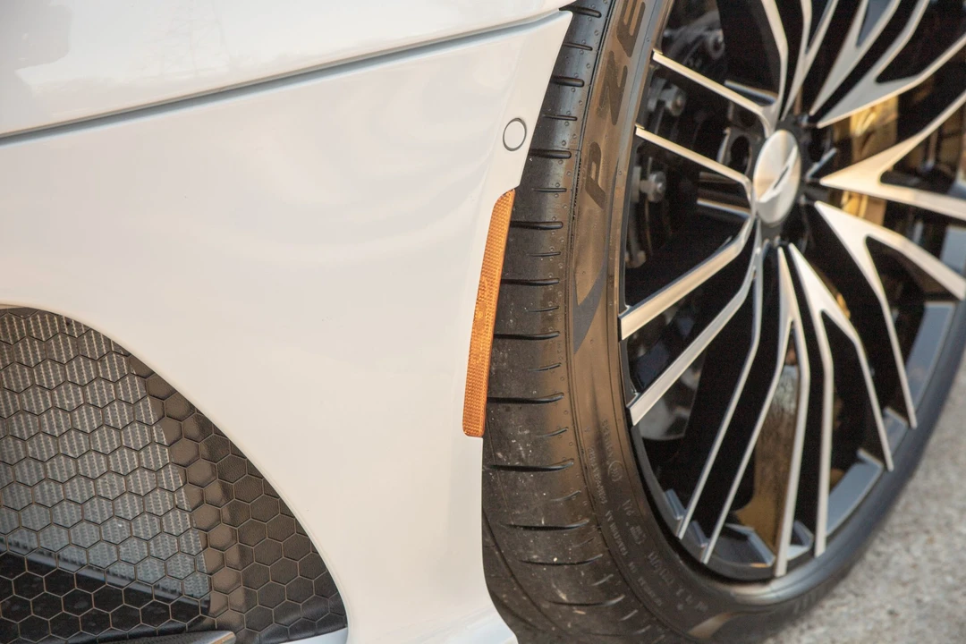 2020 Aston Martin DBS Superleggera - Image 17 of 31