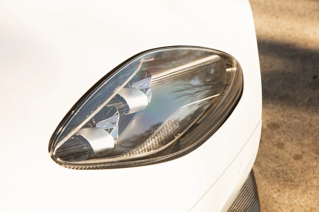 2020 Aston Martin DBS Superleggera - Image 14 of 31