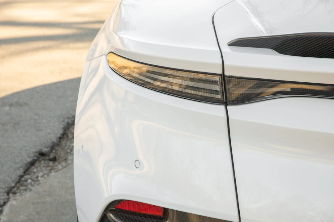 2020 Aston Martin DBS Superleggera - Image 26 of 31