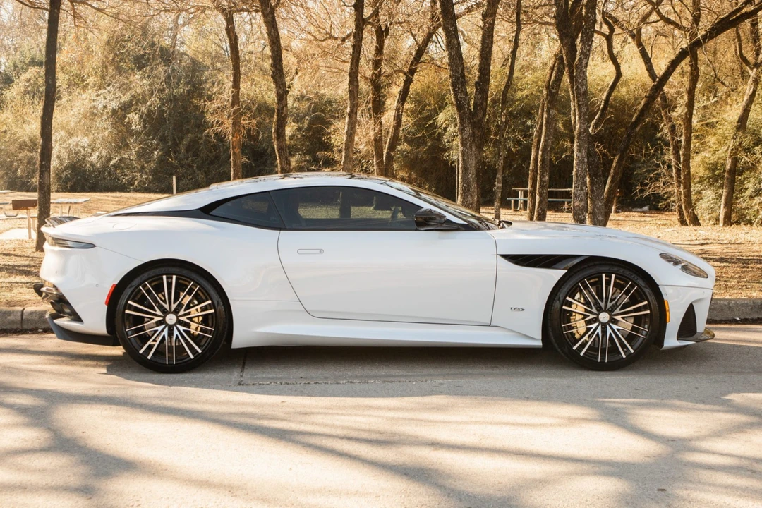 2020 Aston Martin DBS Superleggera - Image 7 of 31