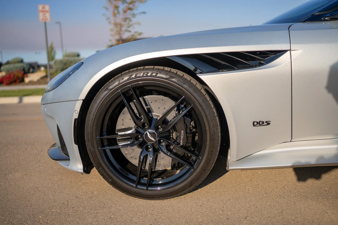 2020 Aston Martin DBS Superleggera - Image 24 of 31