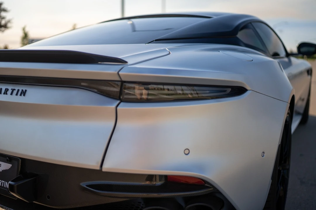 2020 Aston Martin DBS Superleggera - Image 17 of 31