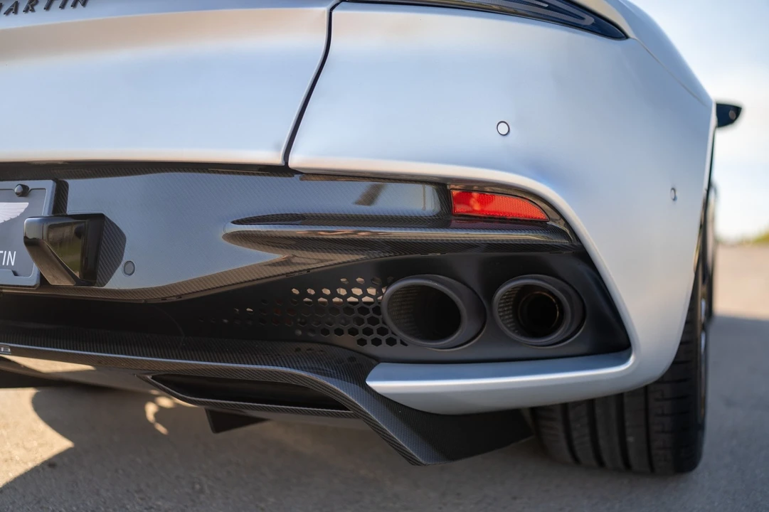 2020 Aston Martin DBS Superleggera - Image 18 of 31