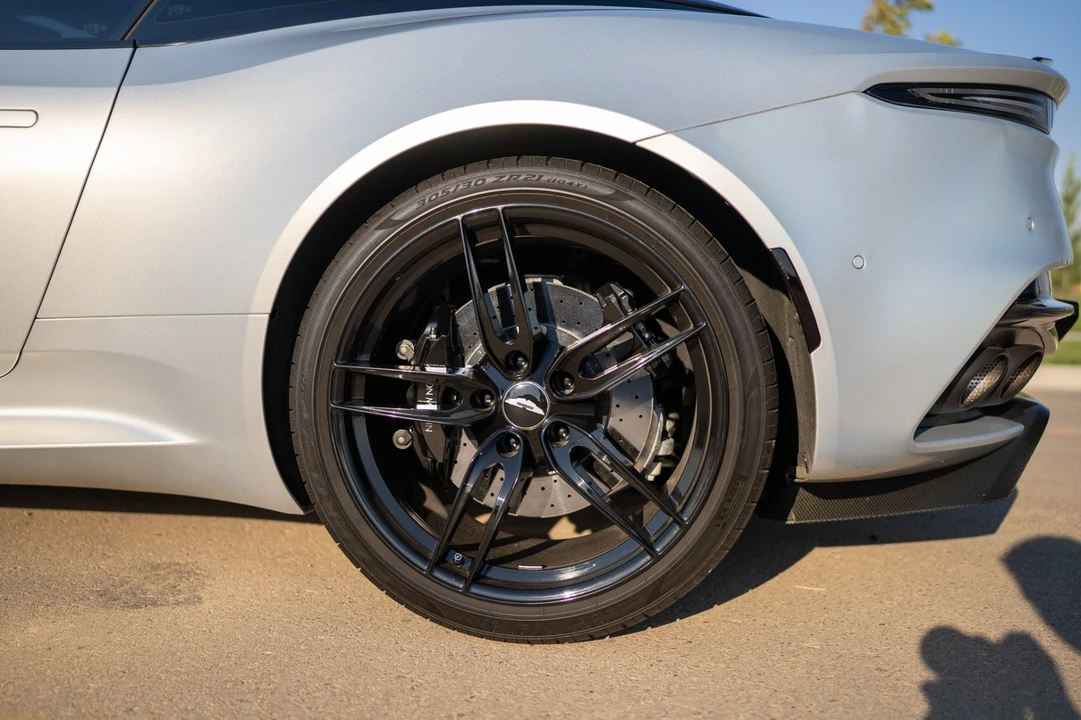 2020 Aston Martin DBS Superleggera - Image 23 of 31