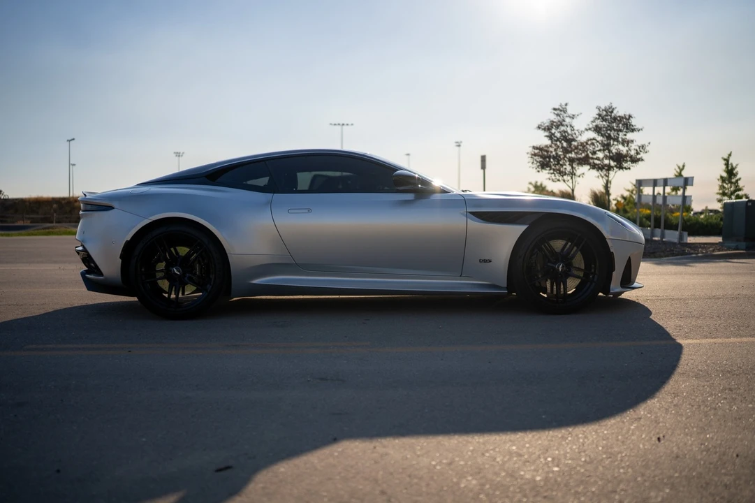 2020 Aston Martin DBS Superleggera - Image 4 of 31