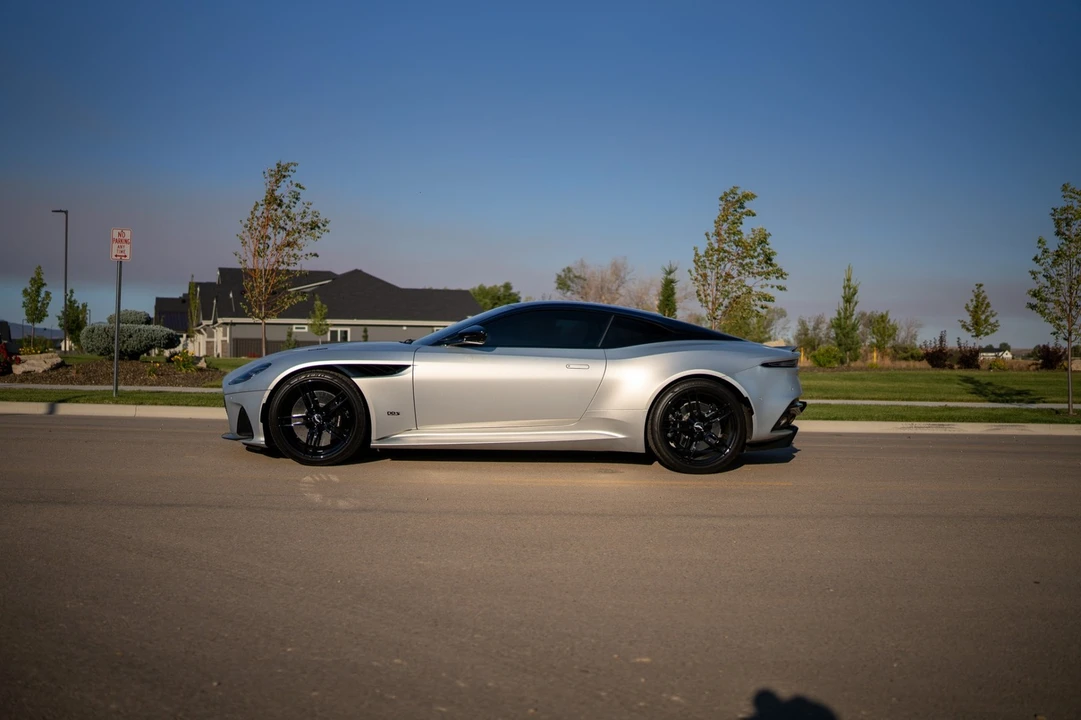 2020 Aston Martin DBS Superleggera - Image 9 of 31