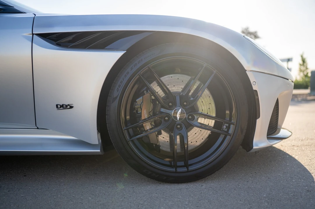 2020 Aston Martin DBS Superleggera - Image 15 of 31