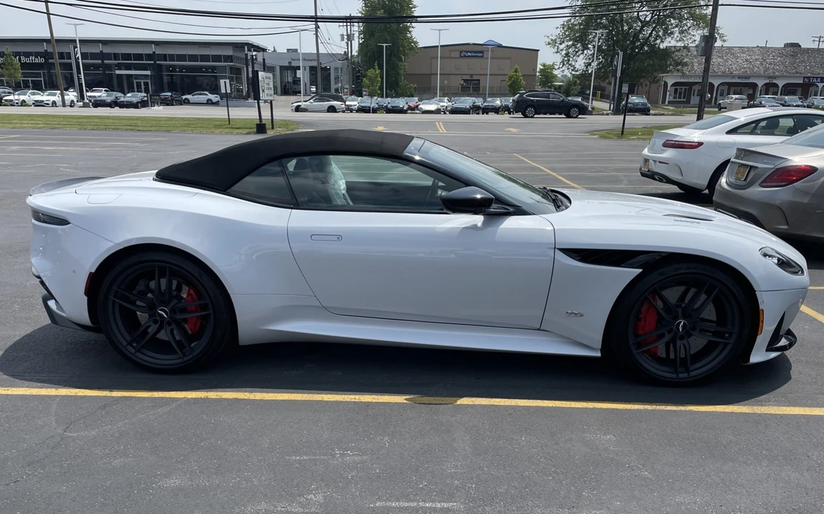 2020 Aston Martin DBS Superleggera - Image 25 of 31