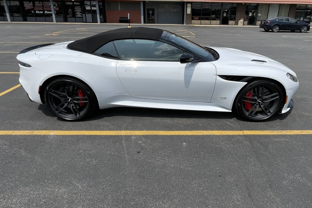 2020 Aston Martin DBS Superleggera - Image 24 of 31