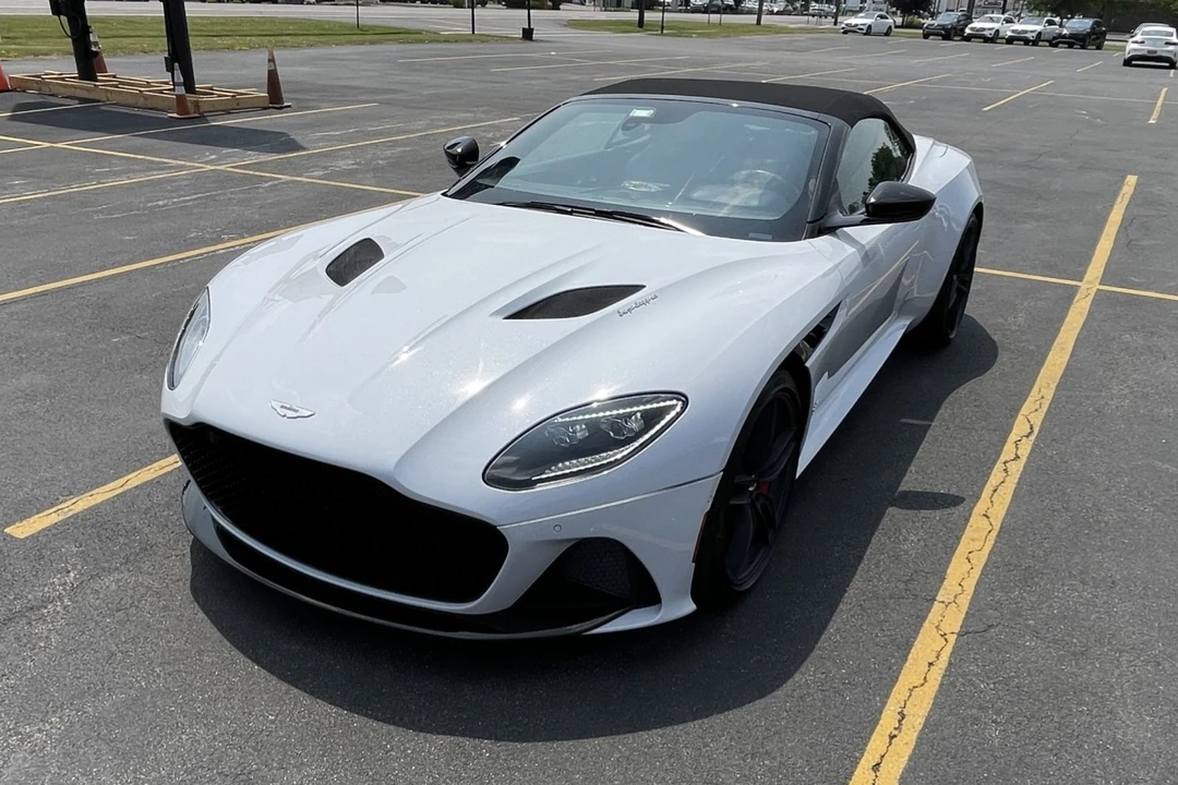2020 Aston Martin DBS Superleggera - Image 17 of 31