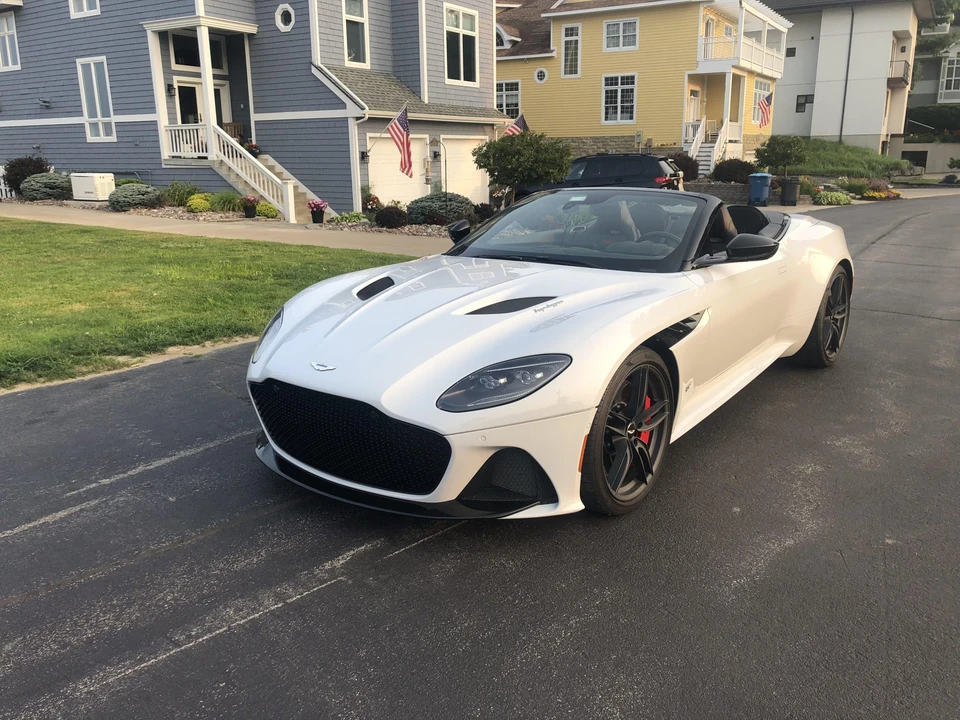2020 Aston Martin DBS Superleggera - Image 2 of 31