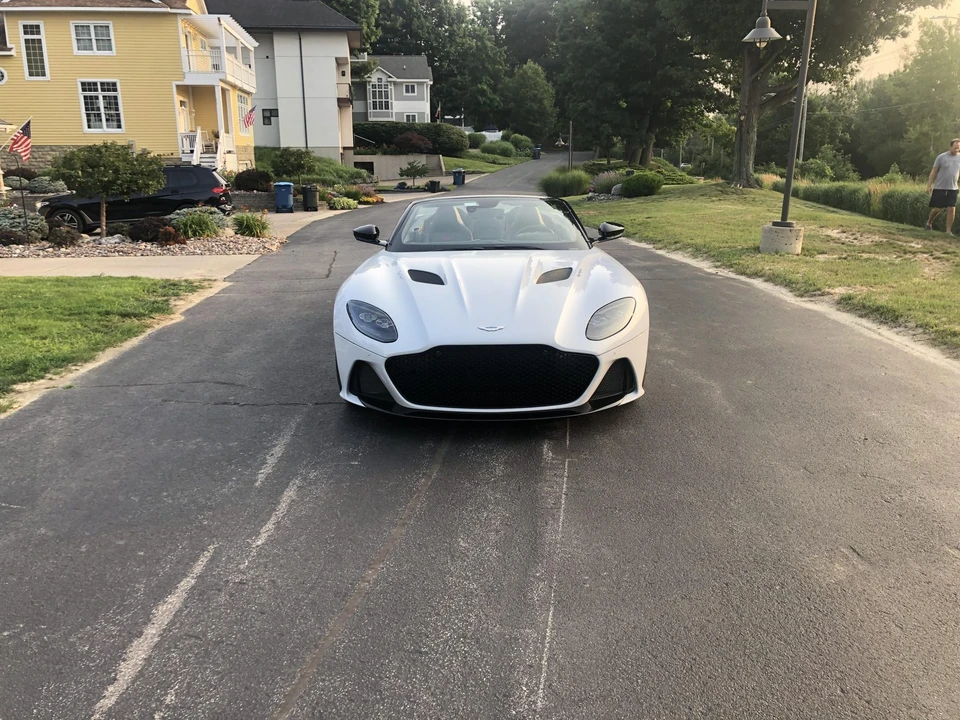 2020 Aston Martin DBS Superleggera - Image 13 of 31