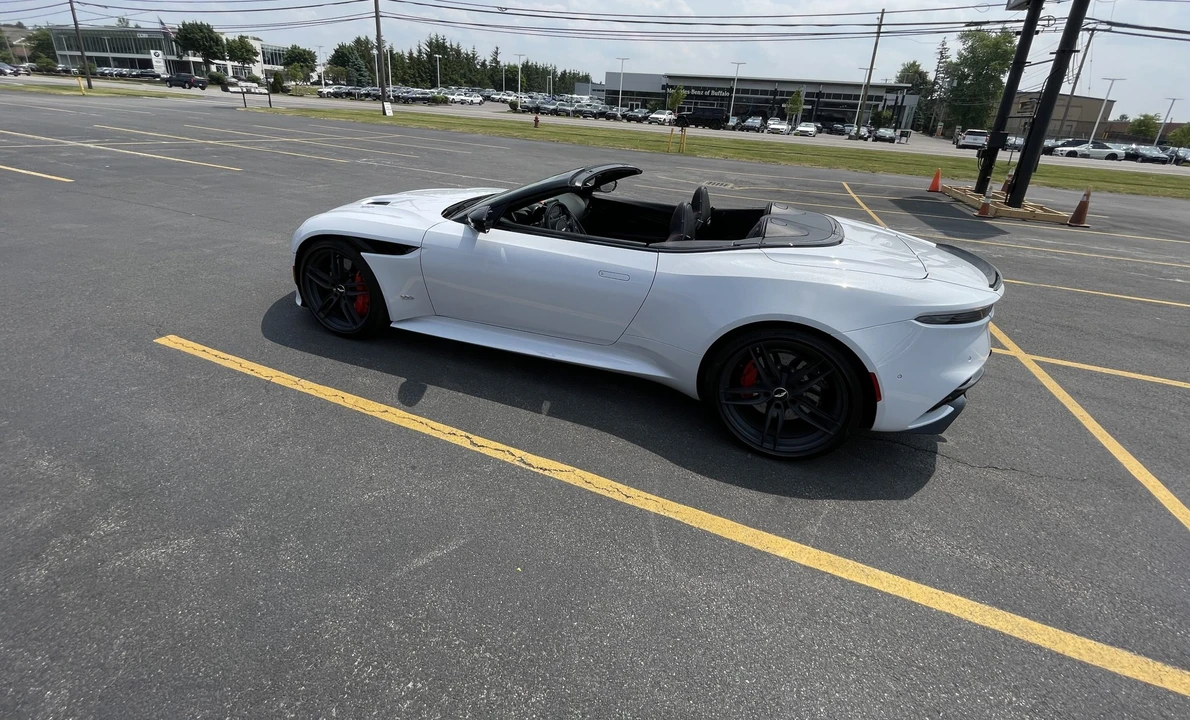 2020 Aston Martin DBS Superleggera - Image 16 of 31