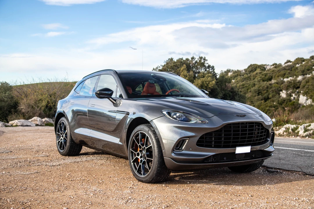 2020 Aston Martin DBX - Image 10 of 31