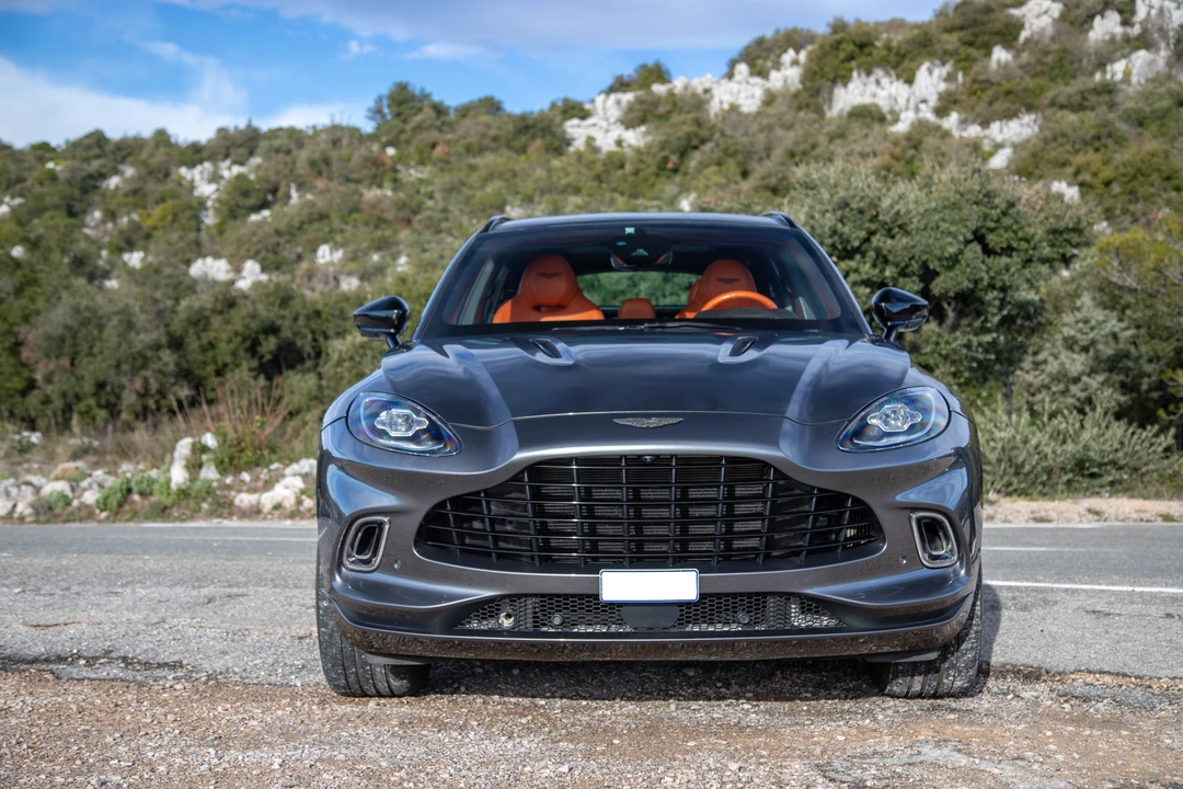 2020 Aston Martin DBX - Image 11 of 31