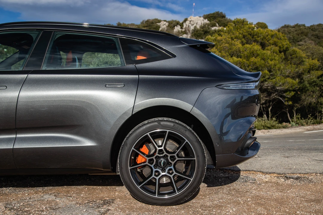 2020 Aston Martin DBX - Image 24 of 31