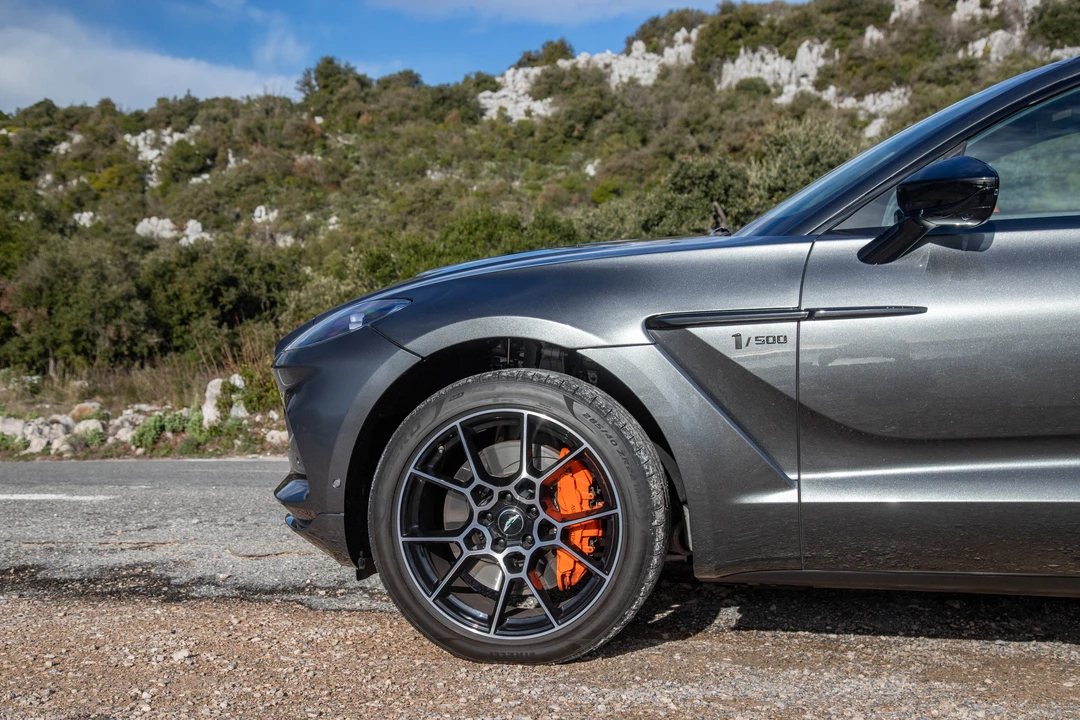 2020 Aston Martin DBX - Image 26 of 31