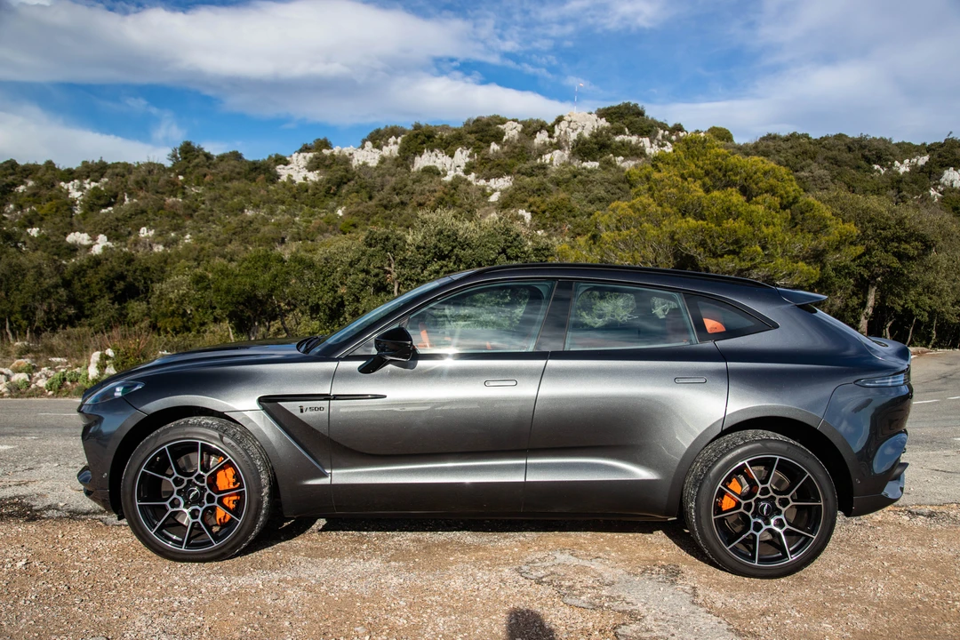2020 Aston Martin DBX - Image 5 of 31