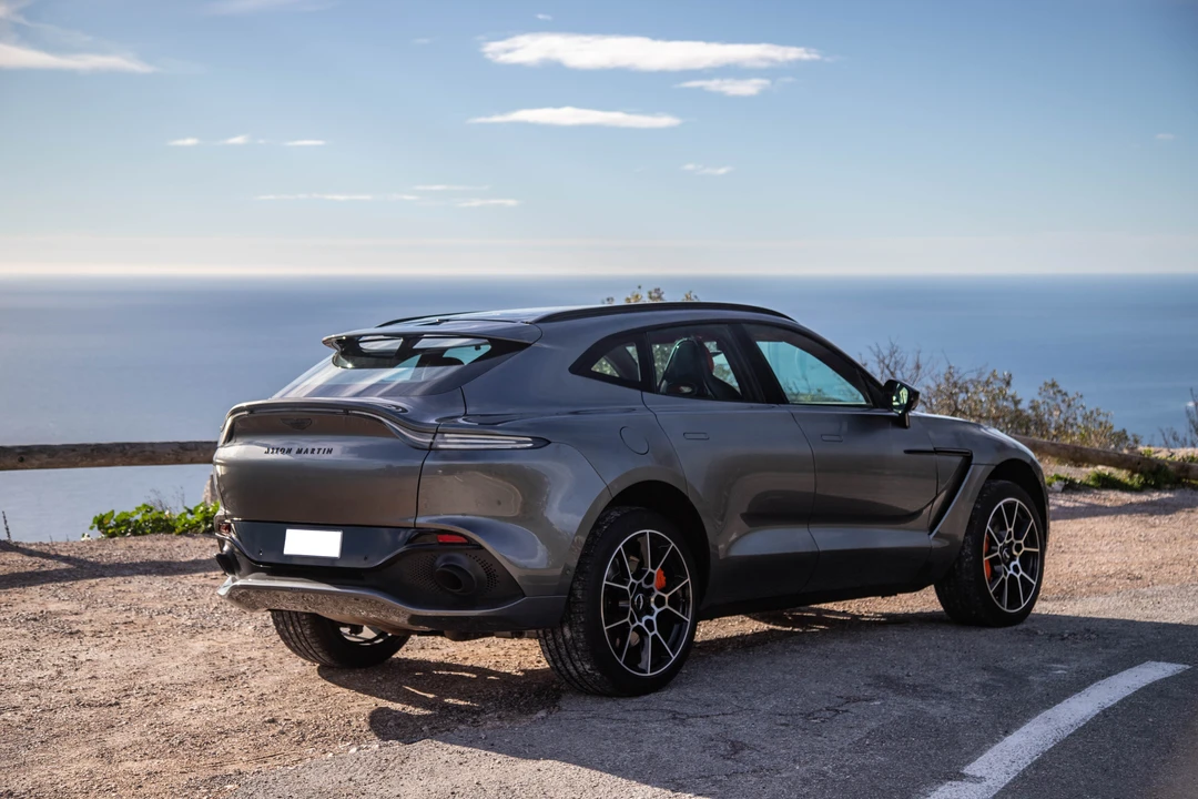 2020 Aston Martin DBX - Image 8 of 31