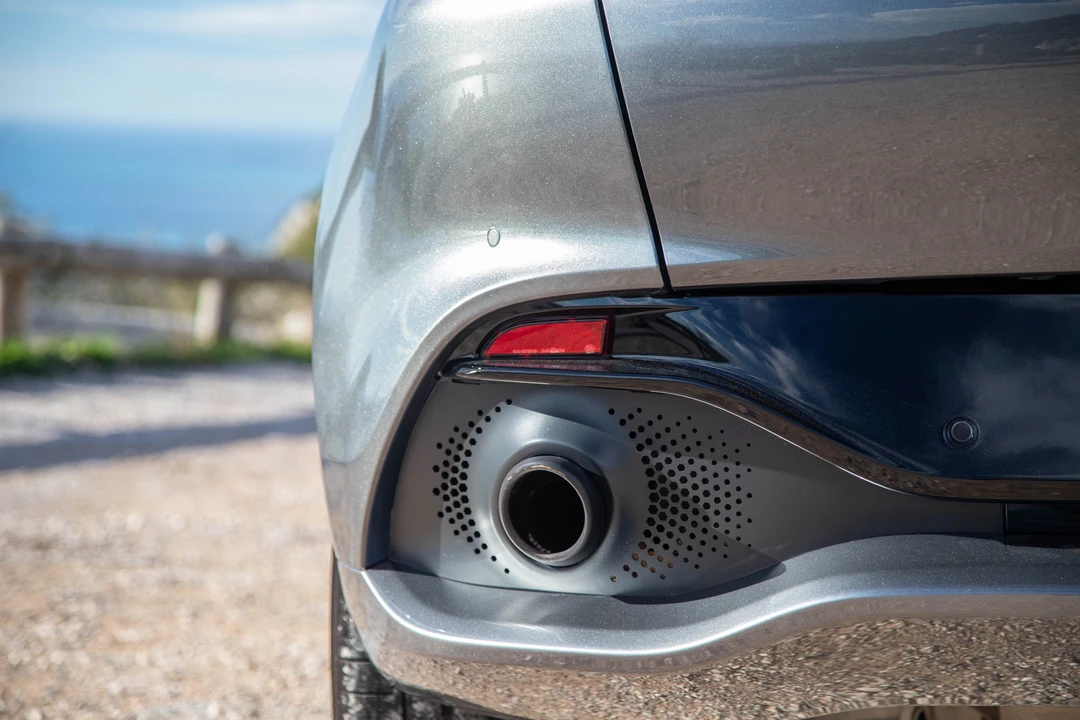 2020 Aston Martin DBX - Image 17 of 31