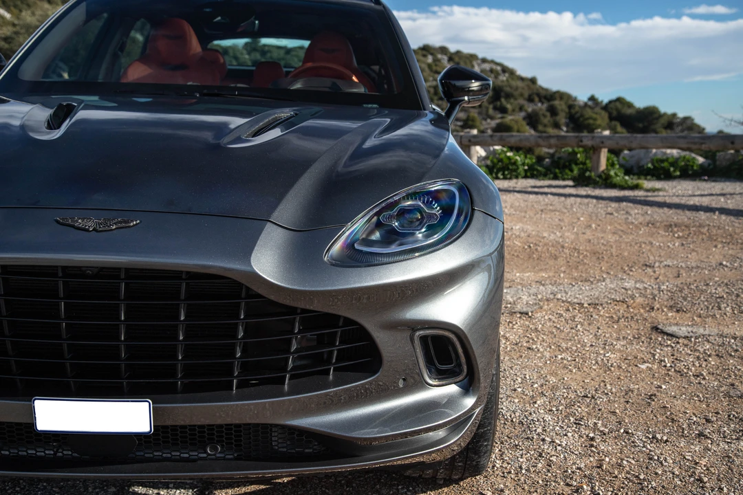 2020 Aston Martin DBX - Image 13 of 31