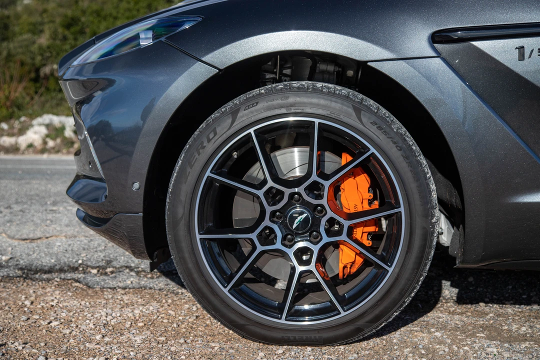 2020 Aston Martin DBX - Image 27 of 31