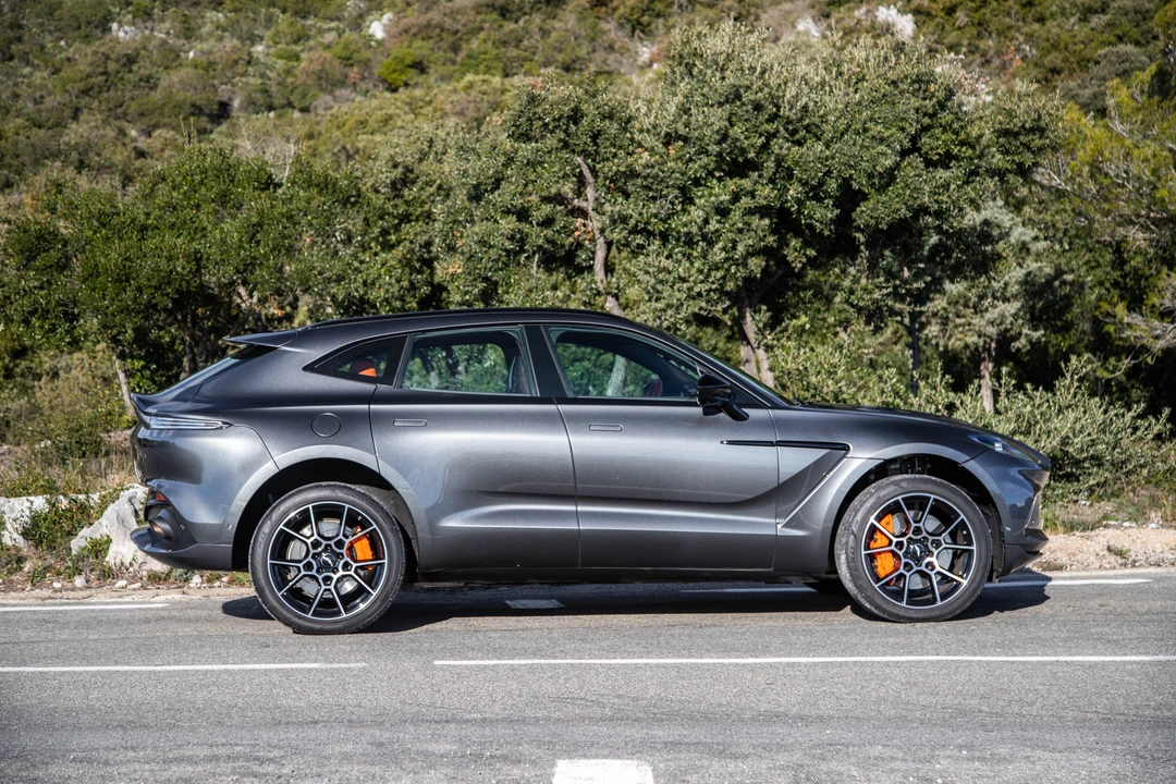 2020 Aston Martin DBX - Image 9 of 31