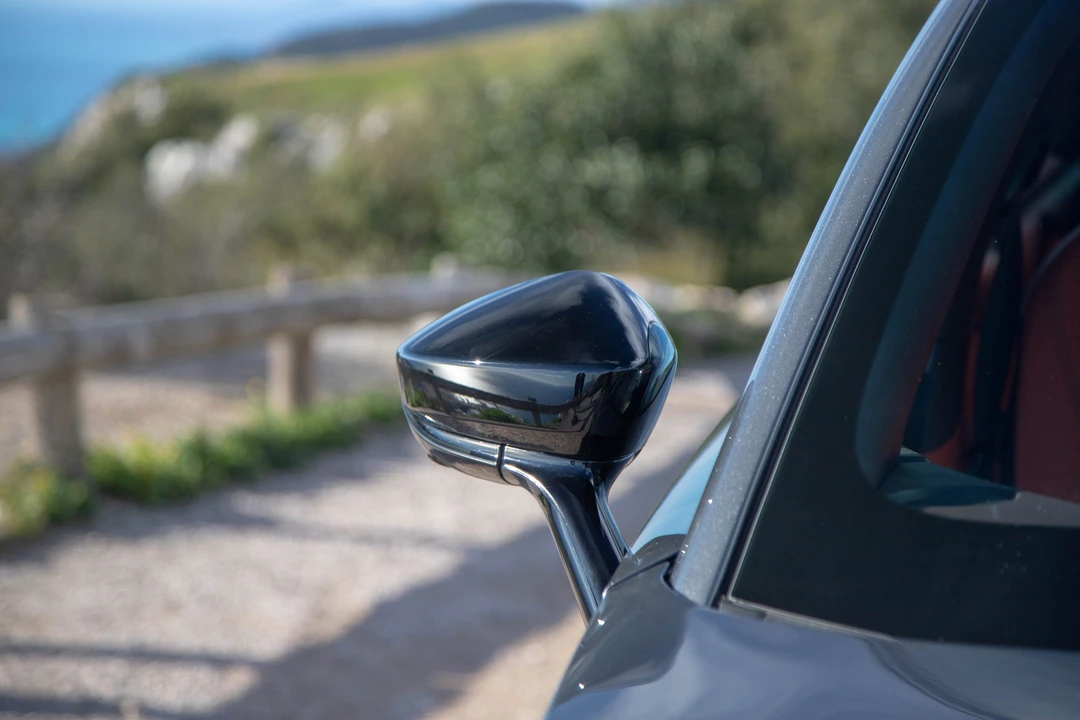 2020 Aston Martin DBX - Image 23 of 31