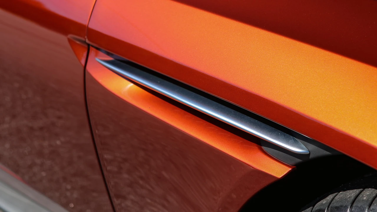 2020 Aston Martin DB11 - Image 24 of 31